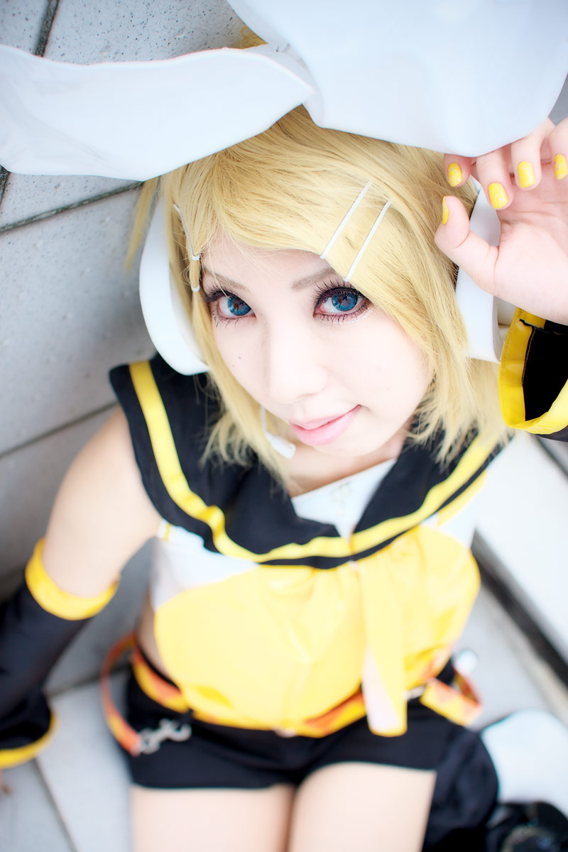 blonde_hair, blue_eyes, cosplay, kagamine_rin, midriff, mizuno_shiro, photo, vocaloid