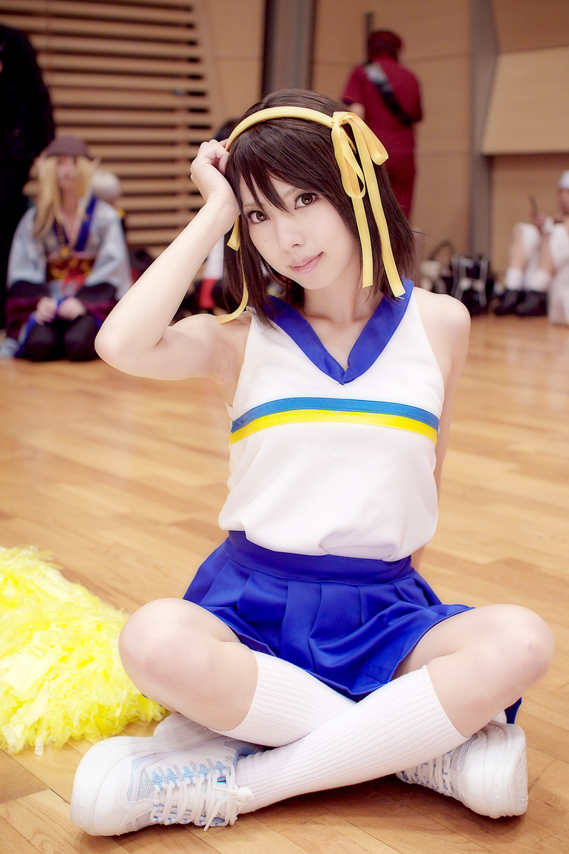brown_hair, cheerleader, cosplay, mizuno_shiro, pantyhose, photo, skirt, suzumiya_haruhi