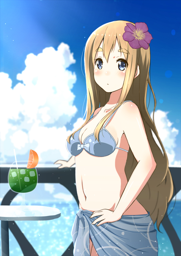 1girl, bangs, bikini, blonde_hair, blue_bikini, blue_eyes, blue_sky, blurry, blush, body_blush, breasts, cleavage, clouds, cowboy_shot, depth_of_field, drink, drinking_straw, eyebrows, eyebrows_visible_through_hair, flower, food, from_side, fruit, hair_flower, hair_ornament, hand_on_hip, k-on!, kotobuki_tsumugi, long_hair, looking_at_viewer, medium_breasts, navel, ocean, orange, orange_slice, sarong, sidelocks, sky, solo, standing, swimsuit, table, tateshina, thick_eyebrows