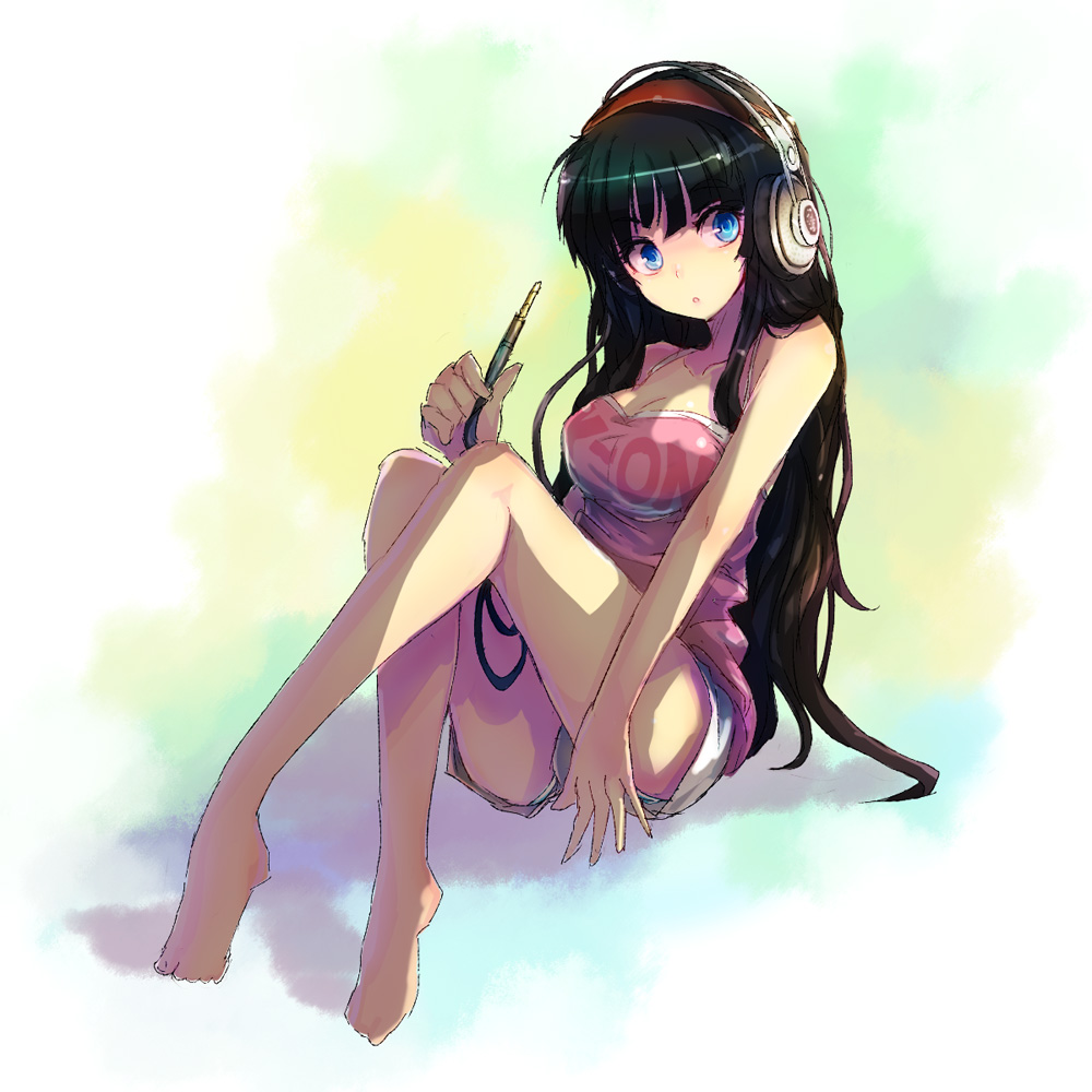akg, akiyama_mio, bangs, barefoot, black_hair, blue_background, blue_eyes, blunt_bangs, breasts, cleavage, feet, gradient, gradient_background, green_background, hands, headphones, hime_cut, jack_plug, k-on!, kara_(color), long_hair, short_shorts, shorts, solo, tank_top, yellow_background