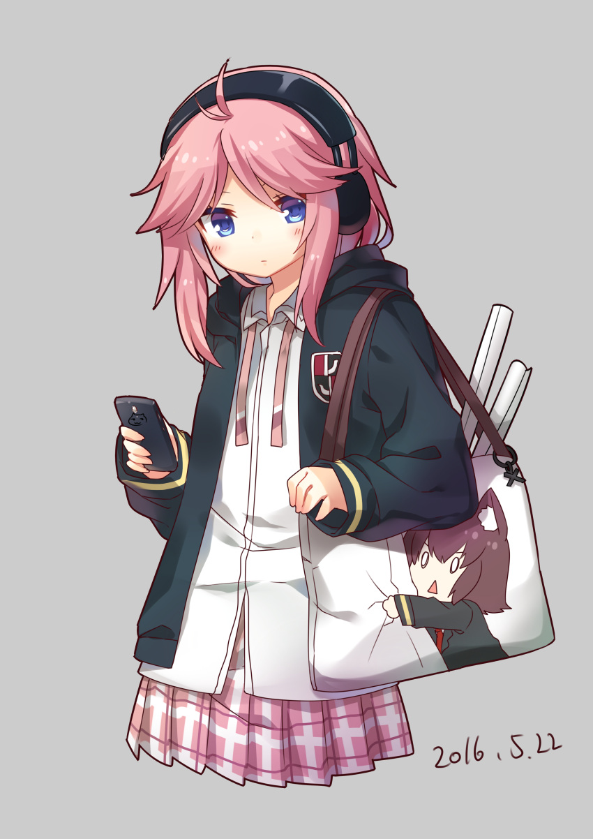 1girl, absurdres, bag, bismarck_(zhan_jian_shao_nyu), blue_eyes, casual, cellphone, handbag