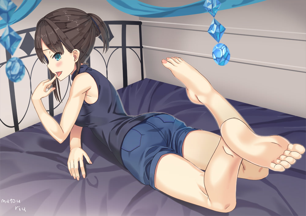 1girl, ass, bare_shoulders, barefoot, bed, blush, brown_hair, green_eyes