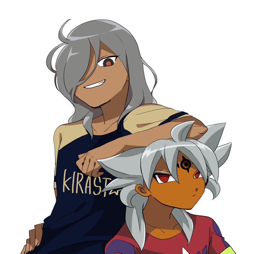 2boys, baddap_sleed, dark_skin, forehead_mark, grey_hair, grin, hair_over_one_eye, haizaki_ryouhei, inazuma_eleven, inazuma_eleven_(ares_no_tenbin), inazuma_eleven_(series), long_hair, looking_at_viewer, male_focus, multiple_boys, red_eyes, white_background