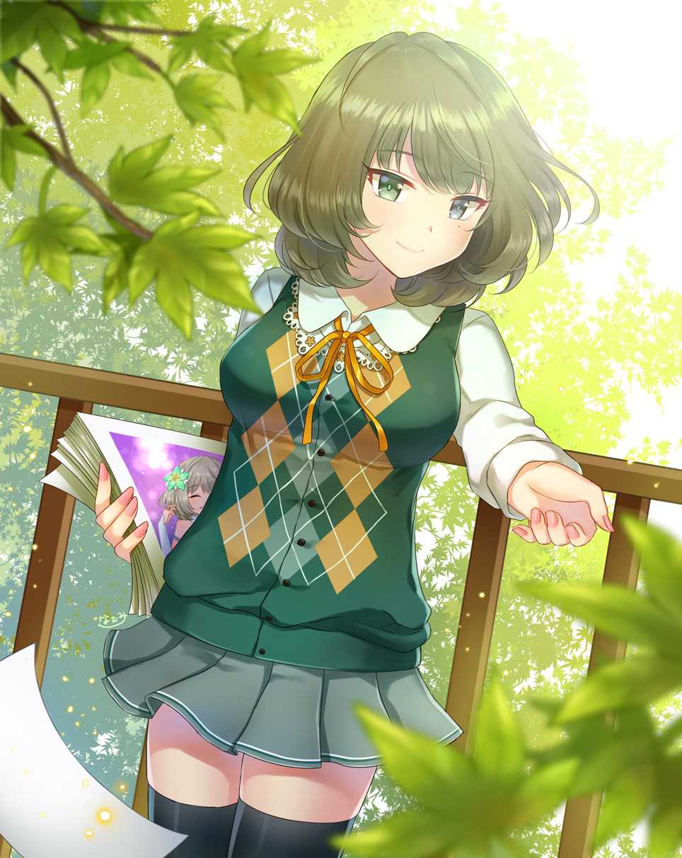 1girl, depth_of_field, green_hair, heterochromia, idolmaster, idolmaster_cinderella_girls, takagaki_kaede, thigh-highs, winds, zettai_ryouiki
