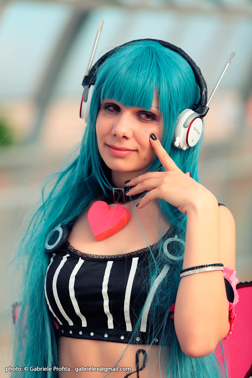 1girl, 5pb_(choujigen_game_neptune), blue_hair, choujigen_game_neptune, cosplay, female, headphones, neptune_(series)
