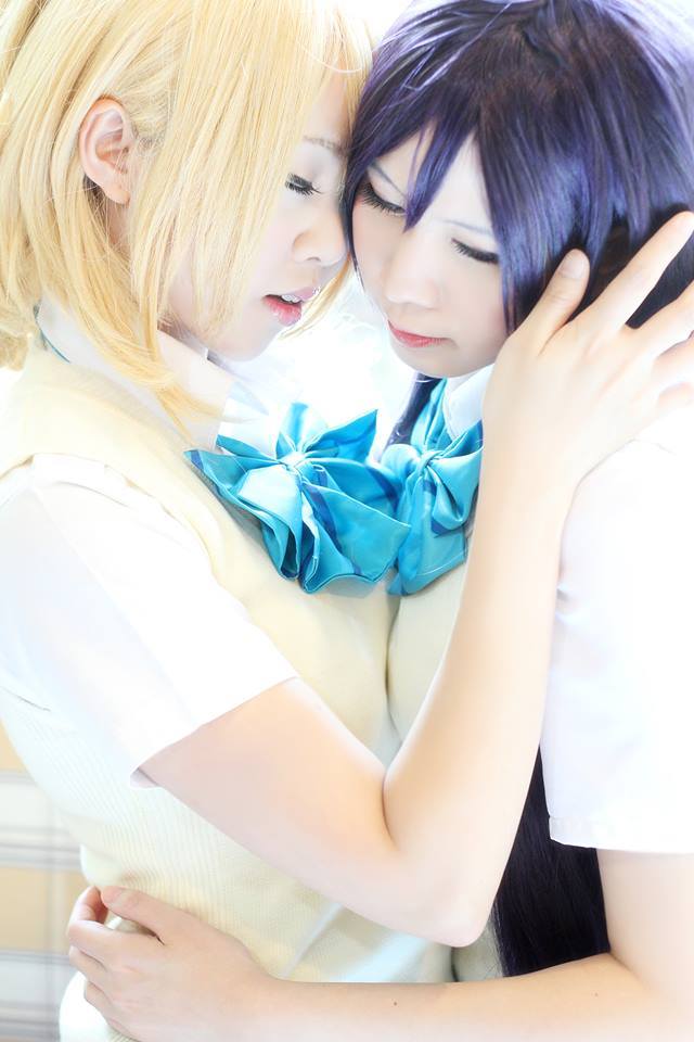 ayase_eli, blonde_hair, cosplay, fingerless_elbow_gloves, fingerless_gloves, glass_no_hanazono, gloves, love_live!_school_idol_project
