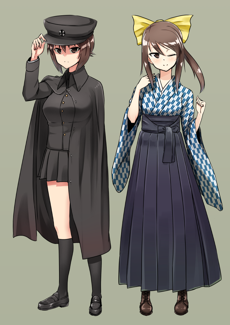 2girls, adjusting_clothes, adjusting_hat, alternate_costume, alternate_hairstyle, bangs, black_cape, black_hat