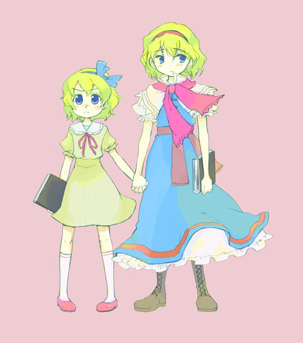 2girls, aki_eda, alice_margatroid, alice_margatroid_(pc-98), dual_persona, female, hand_holding, lowres, medicine_melancholy, multiple_girls, mystic_square, raina, time_paradox, touhou, touhou_(pc-98)