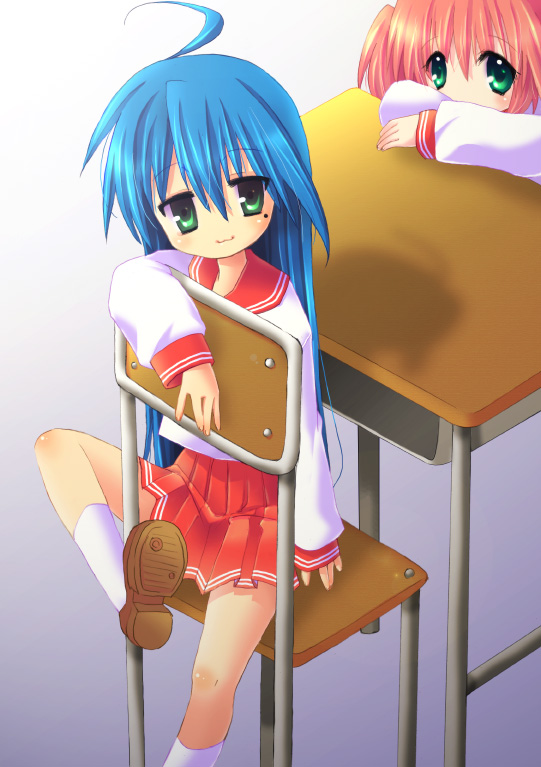 2girls, ahoge, covering_mouth, desk, green_eyes, haruno_ichigo, izumi_konata, kneehighs