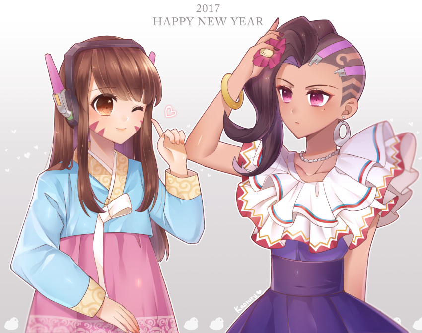 2girls, adjusting_hair_ornament, alternate_costume, asymmetrical_hair, atobesakunolove, bangle, bangs, blizzard_(company)