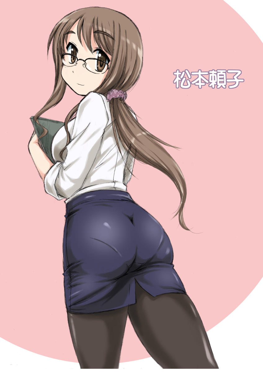 1girl, ass, bangs, black-framed_eyewear, black_legwear, blue_skirt, brown_eyes, brown_hair, character_name, clipboard, cowboy_shot, from_behind, glasses, highres, holding, long_hair, long_sleeves, looking_at_viewer, looking_back, matsumoto_yoriko, pantyhose, pantylines, pencil_skirt, pink_background, scrunchie, shirt, skirt, solo, standing, translated, wanyan_aguda, white_shirt, yuyushiki