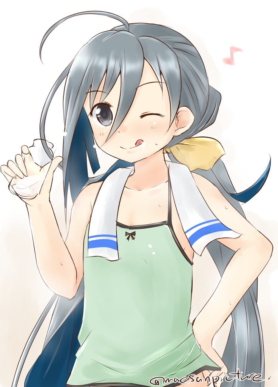 1girl, ;q, ahoge, alternate_costume, asymmetrical_hair, bangs, bare_arms, bare_shoulders