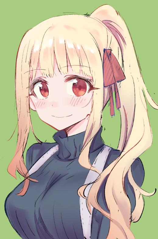1girl, aki_poi, alternate_hairstyle, bangs, black_sweater, blonde_hair, blush, breasts, brown_ribbon, closed_mouth, eyebrows_visible_through_hair, green_background, hair_ribbon, large_breasts, long_hair, looking_at_viewer, orange_eyes, red_eyes, ribbon, simple_background, smile, solo, sweater, turtleneck, turtleneck_sweater, upper_body, urami_koi_koi_urami_koi., ushigura_ayaka, wavy_hair