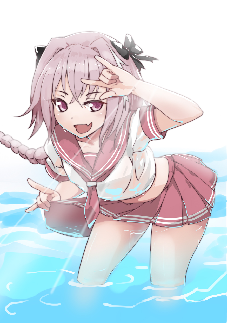 1boy, bent_over, black_bow, bow, braid, fang, fate/apocrypha, fate/grand_order, fate_(series), hair_bow, highres, long_hair, looking_at_viewer, male_focus, midriff, open_mouth, pink_hair, pink_skirt, pleated_skirt, rider_of_black, school_uniform, serafuku, single_braid, skirt, skirt_lift, smile, solo, trap, very_long_hair, violet_eyes, w, wading, water, wet, wet_clothes, wo_jianqiang_fu_guo