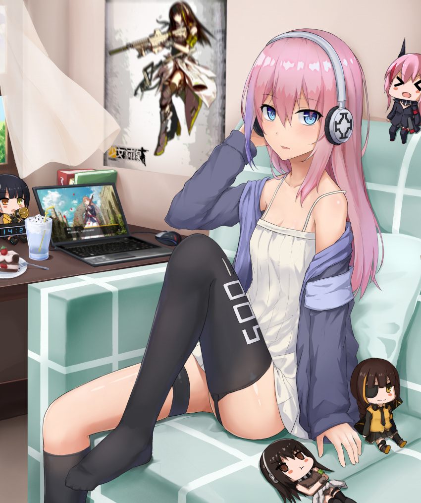 >_<, 6+girls, absurdres, artist_request, bed, black_hair, blue_eyes, blue_hair