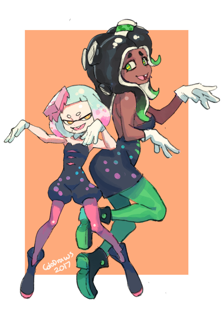 2girls, absurdres, callie_(splatoon)_(cosplay), colo_(nagrolaz), cosplay, costume_switch, dark_skin, fangs