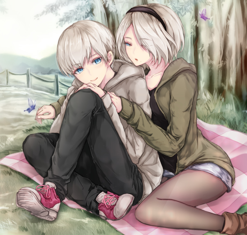 1boy, 1girl, akira_(aky-la), bangs, black_hairband, black_shirt, blanket, blue_eyes