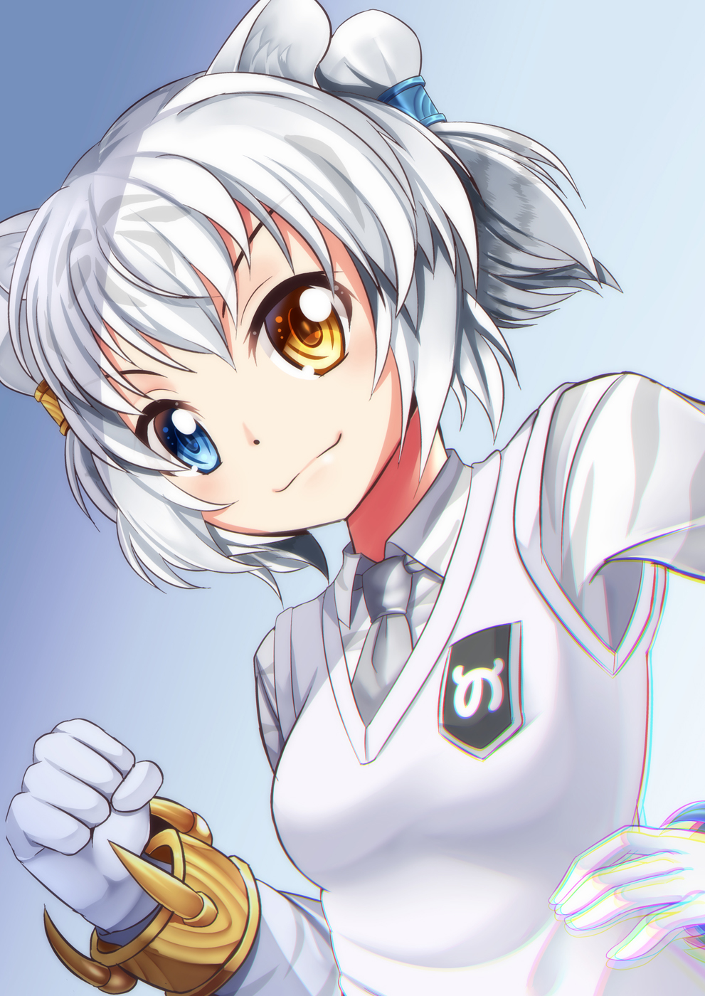 >:), 1girl, animal_ears, animal_print, blue_eyes, bracelet, byakko_(kemono_friends), chromatic_aberration