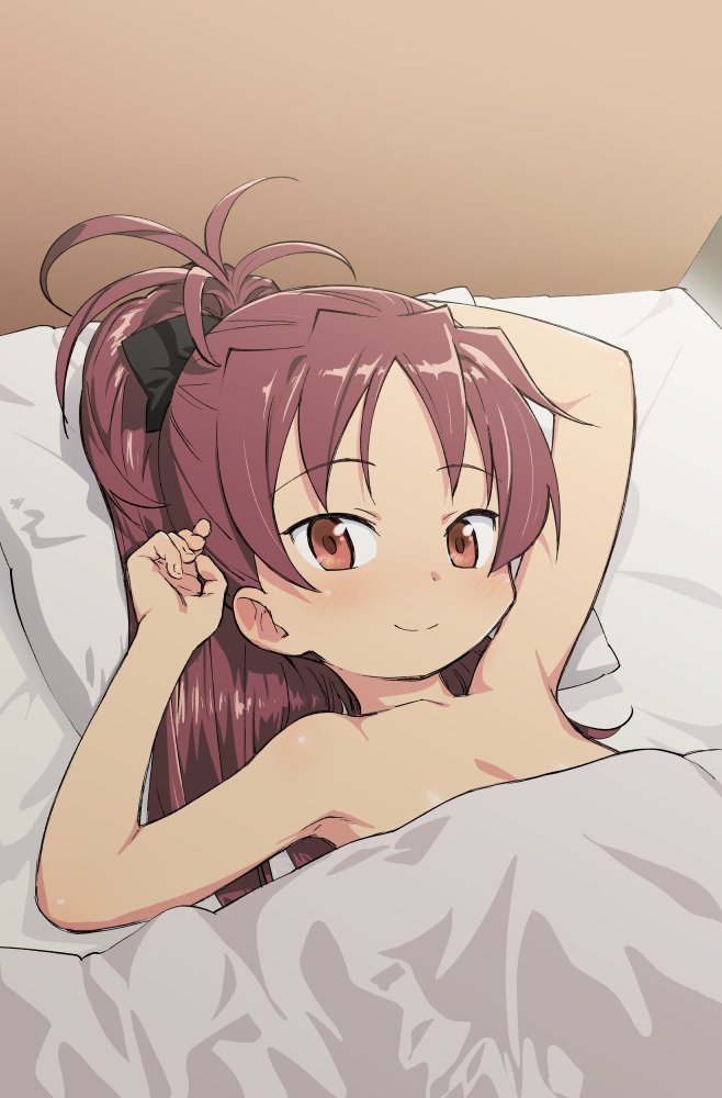 1girl, armpits, bangs, bed_sheet, blush, brown_eyes, closed_mouth, commentary_request, eyebrows_visible_through_hair, hand_behind_head, ikezawa_shin, long_hair, looking_at_viewer, lying, mahou_shoujo_madoka_magica, nude, on_back, on_bed, pillow, ponytail, redhead, sakura_kyouko, smile, solo, under_covers