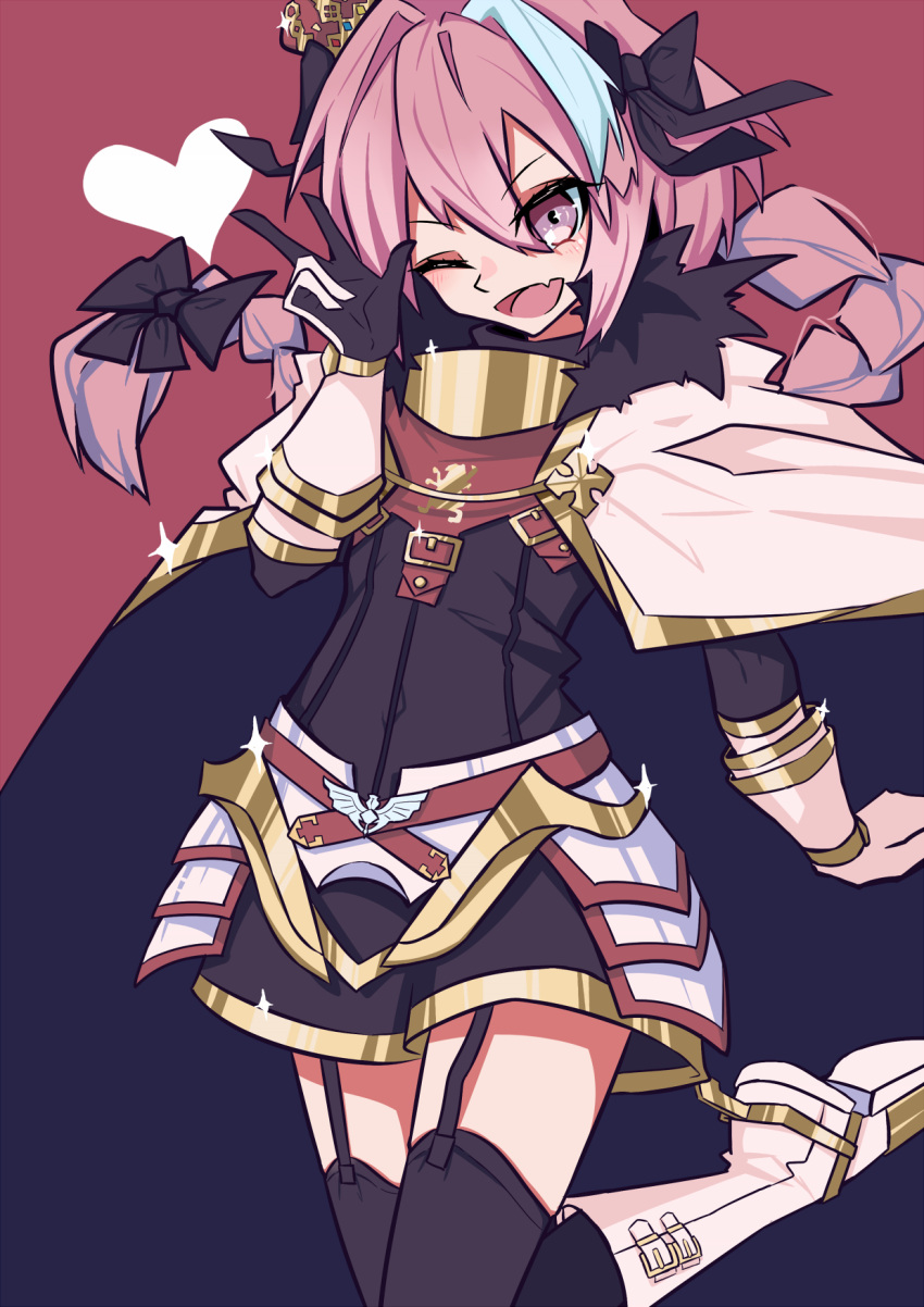 1boy, aie, black_bow, black_legwear, blush, bow, braid, cloak, crown, fang, fate/apocrypha, fate_(series), faulds, fur_trim, garter_straps, gauntlets, hair_between_eyes, hair_bow, hair_intakes, hand_up, heart, highres, long_hair, male_focus, multicolored_hair, one_eye_closed, open_mouth, pink_eyes, pink_hair, rider_of_black, sidelocks, single_braid, smile, solo, standing, streaked_hair, thigh-highs, trap, v