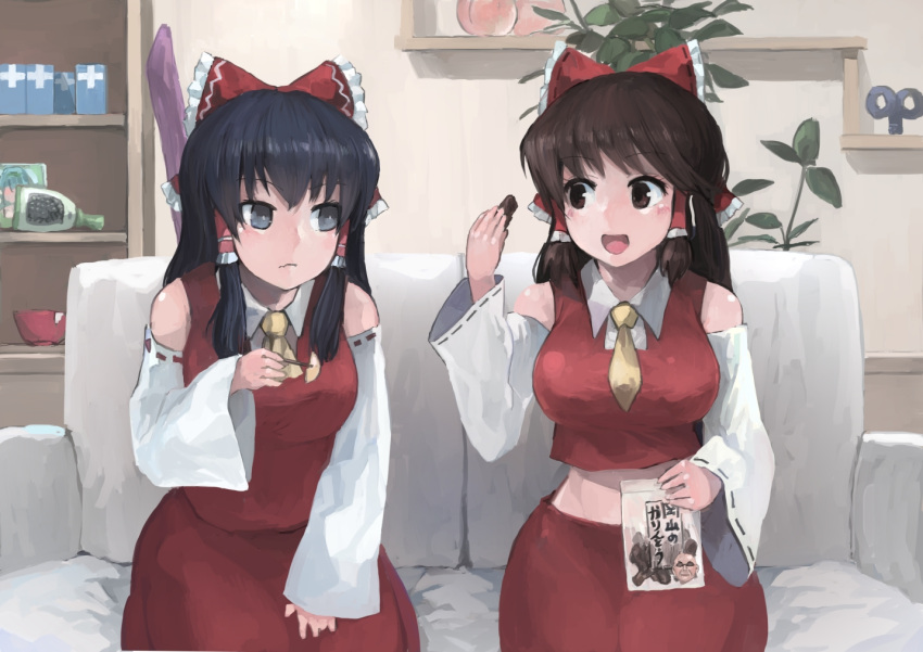 2girls, black_eyes, black_hair, blush, book, bookshelf, bow, brown_eyes, brown_hair, character_request, closed_mouth, cookie_(touhou), couch, eyebrows_visible_through_hair, hair_bow, hair_tubes, hakurei_reimu, ichiba_youichi, indoors, looking_at_another, multiple_girls, noel_(cookie), open_mouth, red_bow, short_hair, sitting, smile, touhou