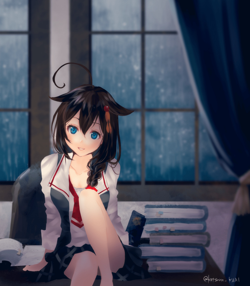 1girl, ahoge, bangs, bare_legs, barefoot, black_hair, black_skirt, black_vest