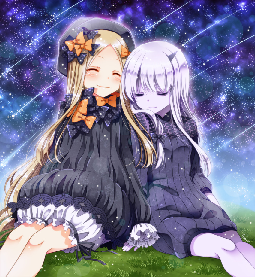 2girls, abigail_williams_(fate/grand_order), bags_under_eyes, bangs, black_bow, black_dress, black_hat, blonde_hair