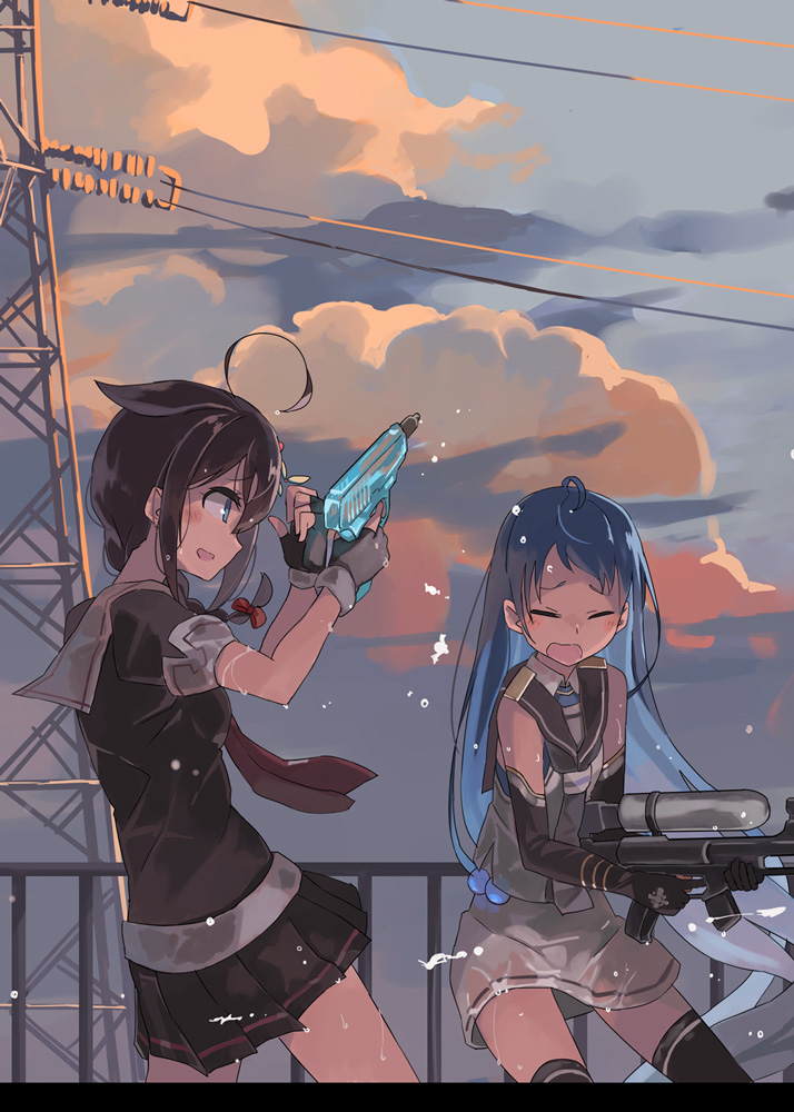 2girls, ahoge, black_gloves, black_hair, black_legwear, black_serafuku, blue_eyes, blue_hair