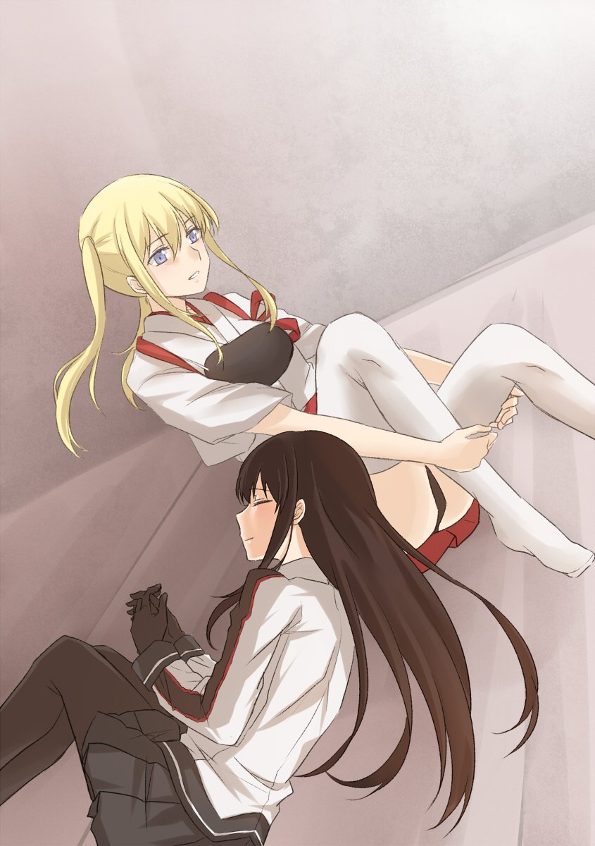 2girls, akagi_(kantai_collection), akagi_(kantai_collection)_(cosplay), asakawa_shinka, black_gloves, black_hair, black_legwear, black_panties