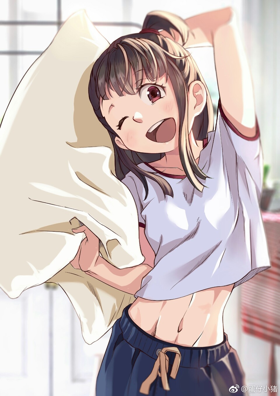 1girl, ;d, arm_up, backlighting, bangs, beizhe_mu_jita_de_xiao_zhu, black_shorts, blurry