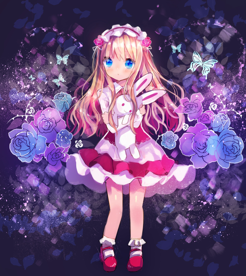 1girl, :3, :o, bangs, blonde_hair, blue_eyes, blush, bobby_socks