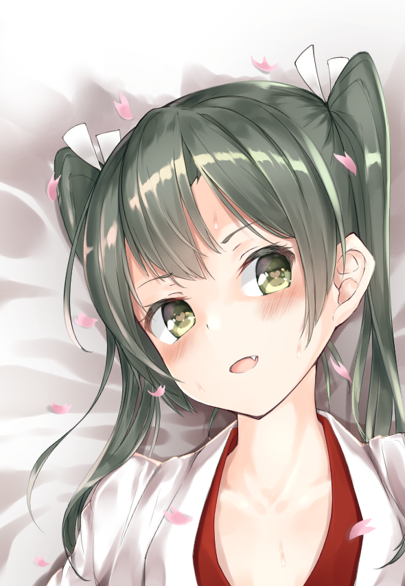 1girl, :d, bangs, bed_sheet, blush, collarbone, fang, green_eyes, green_hair, head_tilt, heart, heart-shaped_pupils, japanese_clothes, kantai_collection, kimono, long_hair, looking_at_viewer, open_mouth, shiny, shiny_hair, smile, solo, sweat, symbol-shaped_pupils, tareme, twintails, upper_body, white_kimono, zetsuriinu_(kairyougata), zuikaku_(kantai_collection)
