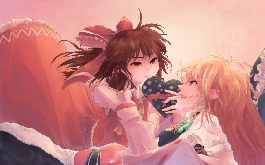 2girls, :d, blonde_hair, bow, box, brown_eyes, brown_hair, cyasha