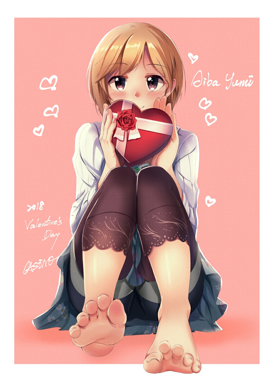1girl, aiba_yumi, barefoot, blonde_hair, blush, box, brown_eyes, casino_(casinoep)