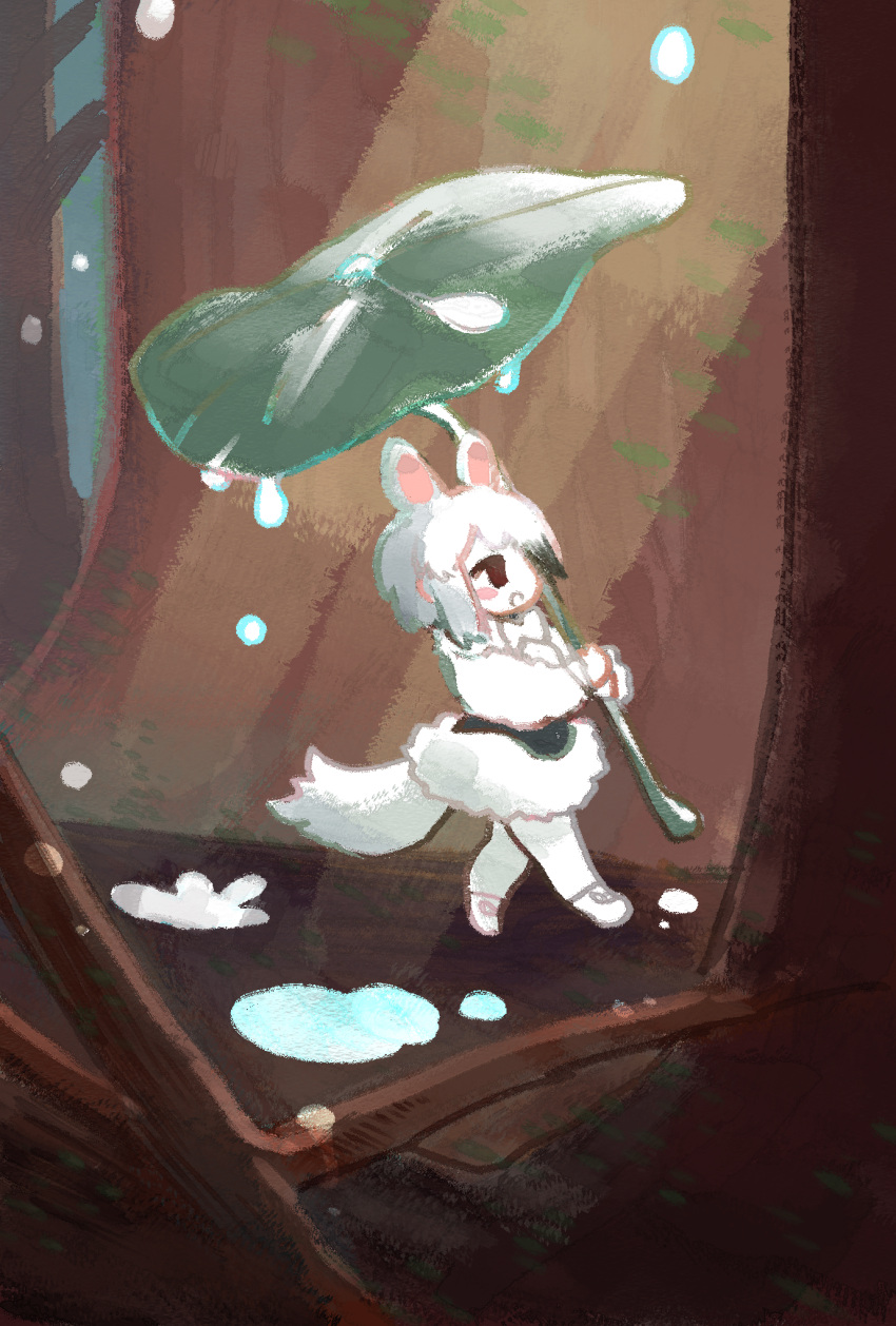 1girl, blush_stickers, gunzan, highres, kemono_friends, leaf_umbrella, minigirl, nature, outdoors, puddle, short_hair, solo, southern_tamandua_(kemono_friends), tamandua_ears, tamandua_tail, tree, walking, water_drop, white_hair