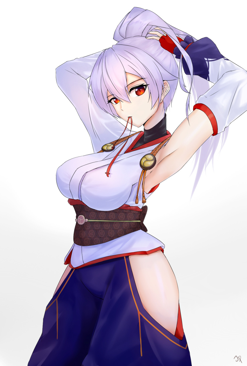 1girl, adjusting_hair, armpits, arms_up, asymmetrical_sleeves, blue_hakama, bow, breasts, cleavage, detached_sleeves, fate/grand_order, fate_(series), fingerless_gloves, gloves, hakama, highres, hip_vent, japanese_clothes, jrpulse, kimono, large_breasts, looking_at_viewer, obi, ponytail, red_bow, red_eyes, red_ribbon, ribbon, sash, short_kimono, side_slit, silver_hair, sleeveless, sleeveless_turtleneck, thighs, tomoe_(symbol), tomoe_gozen_(fate/grand_order), turtleneck, tying_hair, white_kimono