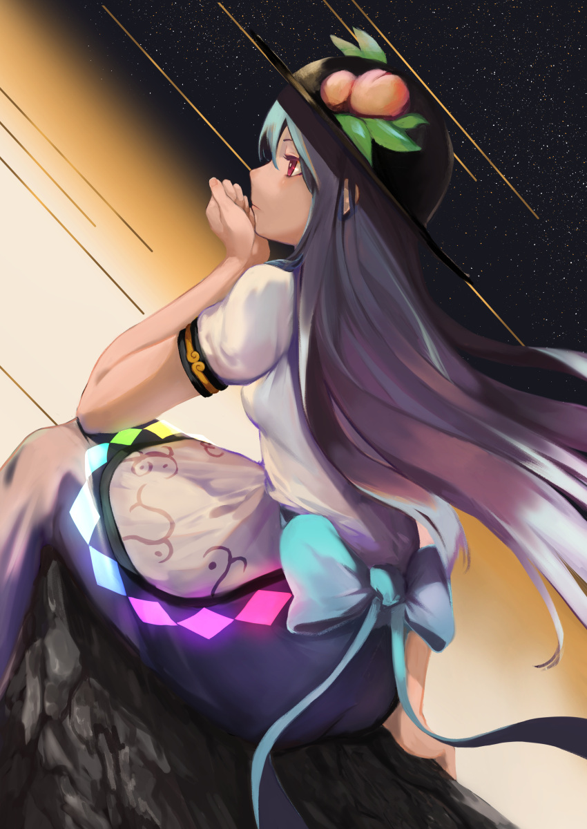 1girl, absurdres, arm_behind_back, blue_hair, bow, chin_rest, commentary_request, dress, dutch_angle, elbow_on_knee, expressionless, food, from_side, fruit, gradient, gradient_background, hair_between_eyes, hair_blowing, hat, highres, hinanawi_tenshi, l!bra, layered_dress, leaf, long_hair, looking_to_the_side, peach, puffy_short_sleeves, puffy_sleeves, red_eyes, short_sleeves, sitting, sitting_on_rock, sky, solo, star_(sky), starry_sky, touhou, very_long_hair, wind