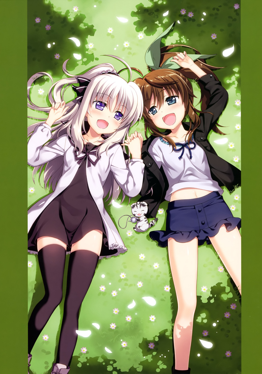 2girls, :3, :d, absurdres, ahoge, aqua_eyes, bare_legs, black_bow