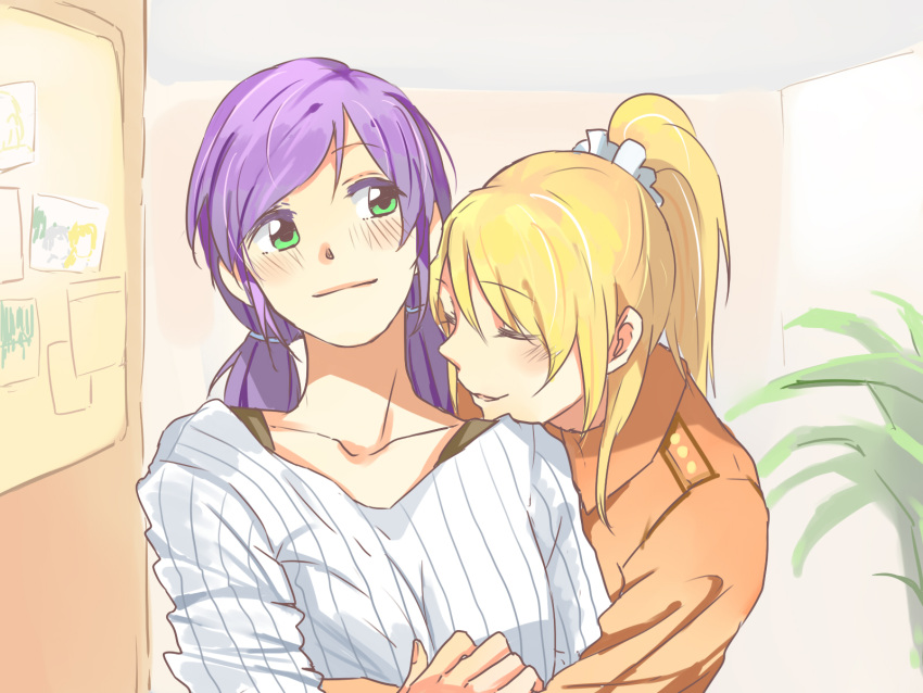 2girls, ayase_eli, blonde_hair, casual, collarbone, collared_shirt, green_eyes, hair_ornament