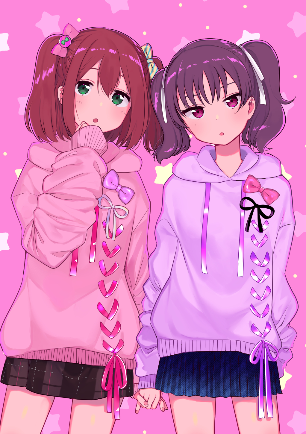2girls, :o, baggy_clothes, bangs, blush, bow, bowtie, green_eyes