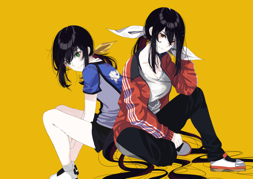 absurdres, black_hair, green_eyes, hair_between_eyes, hair_ribbon, hanebado!, hanesaki_ayano, hanesaki_uchika, highres, long_hair, mike.zen, ponytail, ribbon, shirt, short_sleeves, simple_background, sitting, smile, sportswear, sweat, very_long_hair