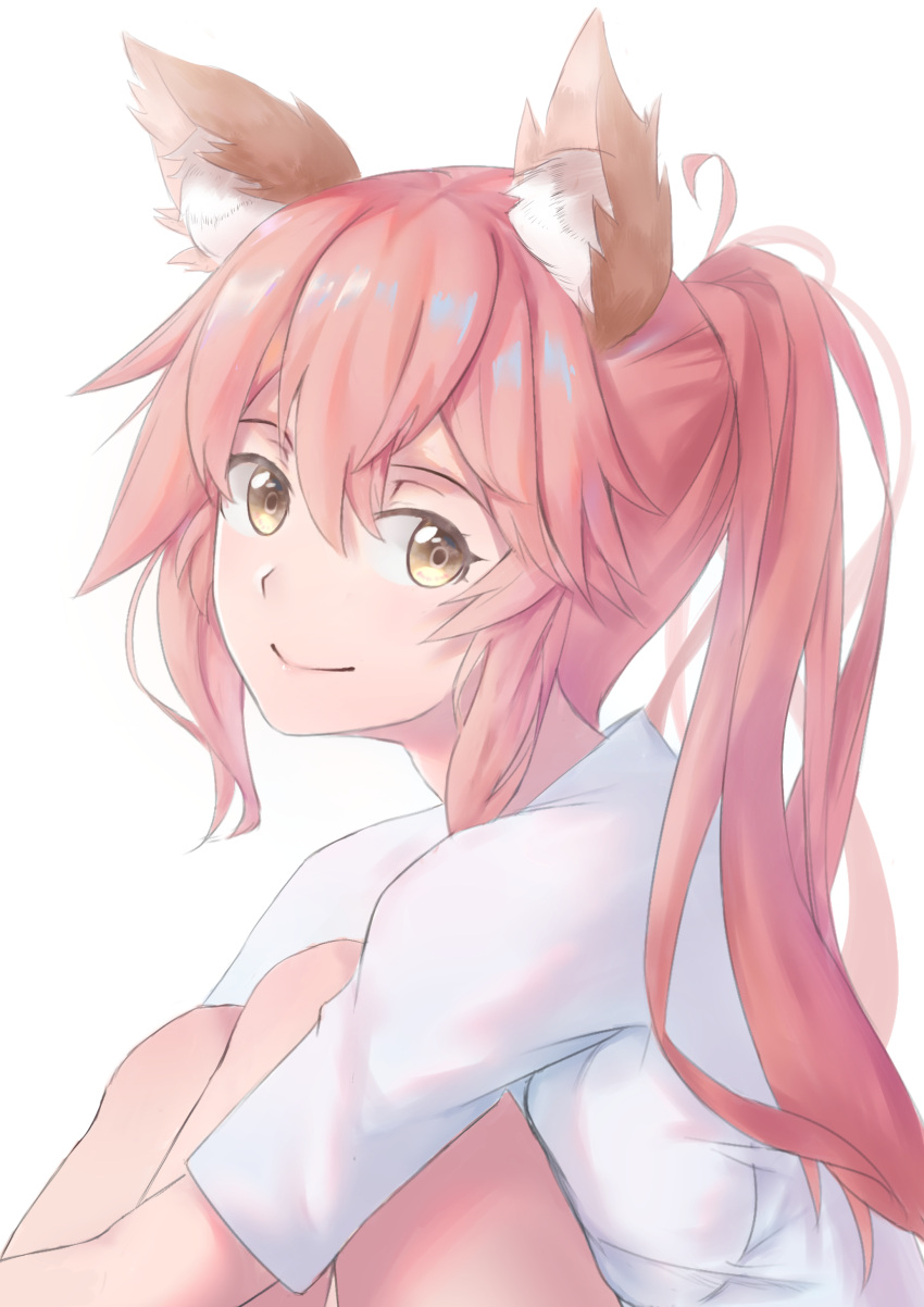 1girl, absurdres, alternate_hairstyle, animal_ear_fluff, animal_ears, breast_press, breasts, casual, eyelash, fate/extra, fate/grand_order, fate_(series), fox_ears, highres, large_breasts, light_smile, looking_at_viewer, pink_hair, ponytail, shirt, simple_background, solo, tamamo_(fate)_(all), white_background, white_shirt, yellow_eyes