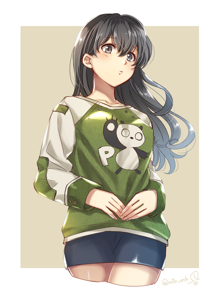 1girl, alternate_costume, alternate_outfit, black_hair, blonde_hair, brown_background, casual, contemporary