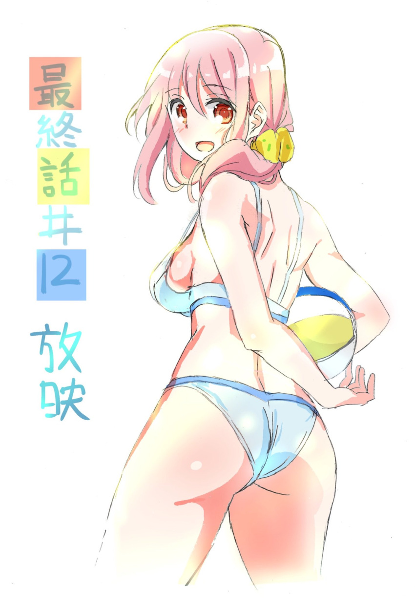 1girl, ass, beach_volleyball, bikini, blue_bikini, commentary_request, cowboy_shot, from_behind, hair_ornament, hair_over_shoulder, hair_scrunchie, harukana_receive, highres, looking_at_viewer, looking_back, oda_takeshi, official_art, oozora_haruka_(harukana_receive), pink_hair, red_eyes, scrunchie, simple_background, solo, swimsuit, translation_request, volleyball, white_background, yellow_scrunchie