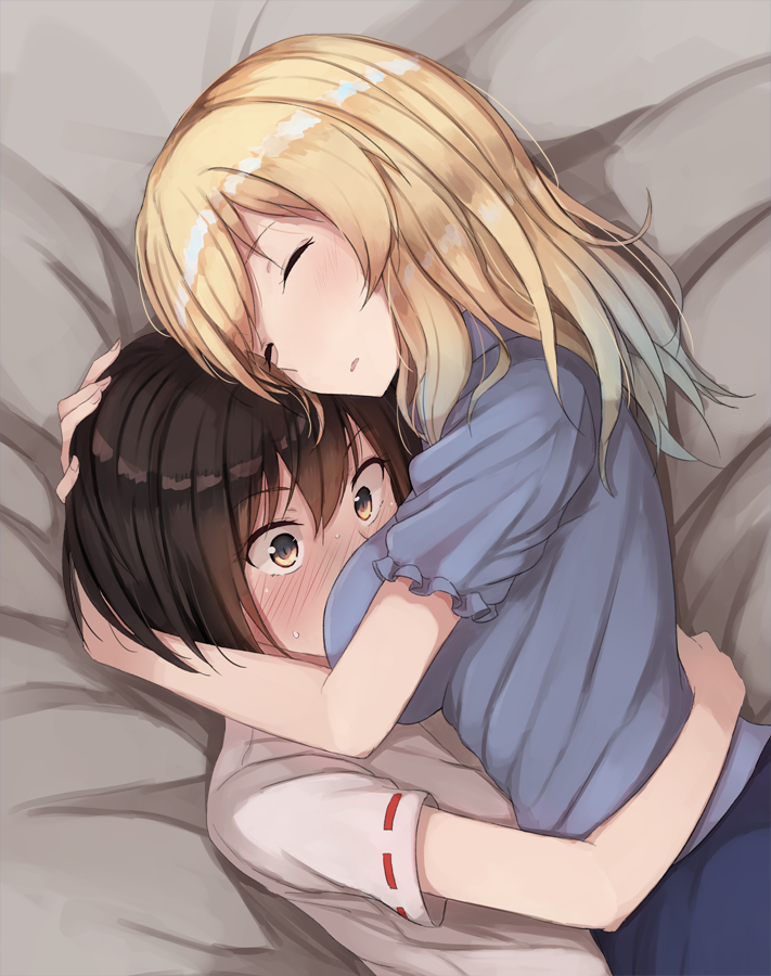 2girls, bangs, black_hair, blonde_hair, blush, brown_eyes, closed_eyes, fumei_(mugendai)