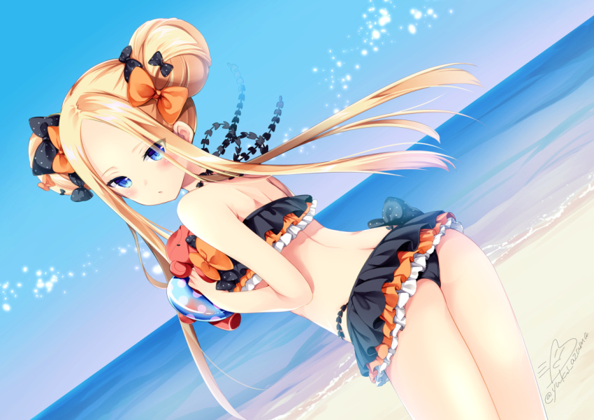 1girl, abigail_williams_(fate/grand_order), asevc, azuma_yuki, bangs, bare_arms, bare_shoulders, beach