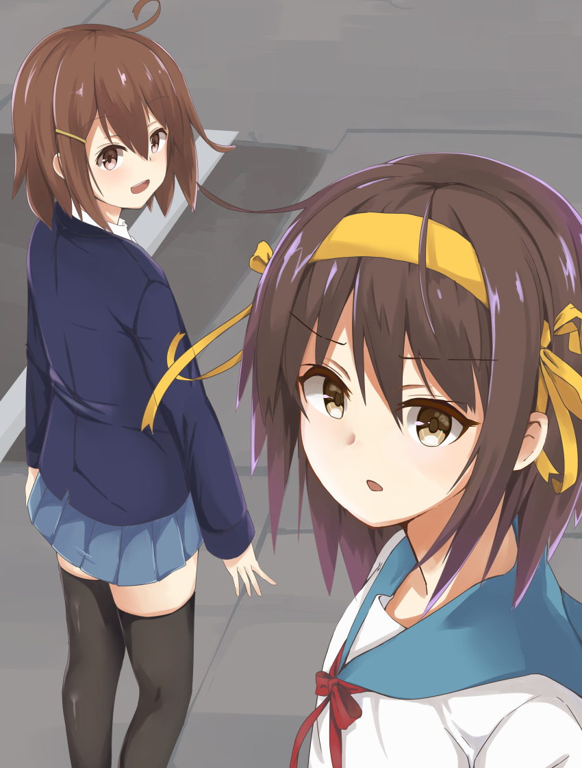2girls, :d, absurdres, ahoge, arms_at_sides, bangs, black_legwear, blazer