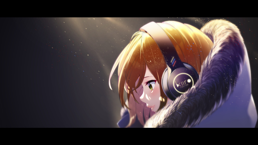 1girl, absurdres, bangs, blonde_hair, closed_mouth, commentary_request, fur-trimmed_hood, fur_trim