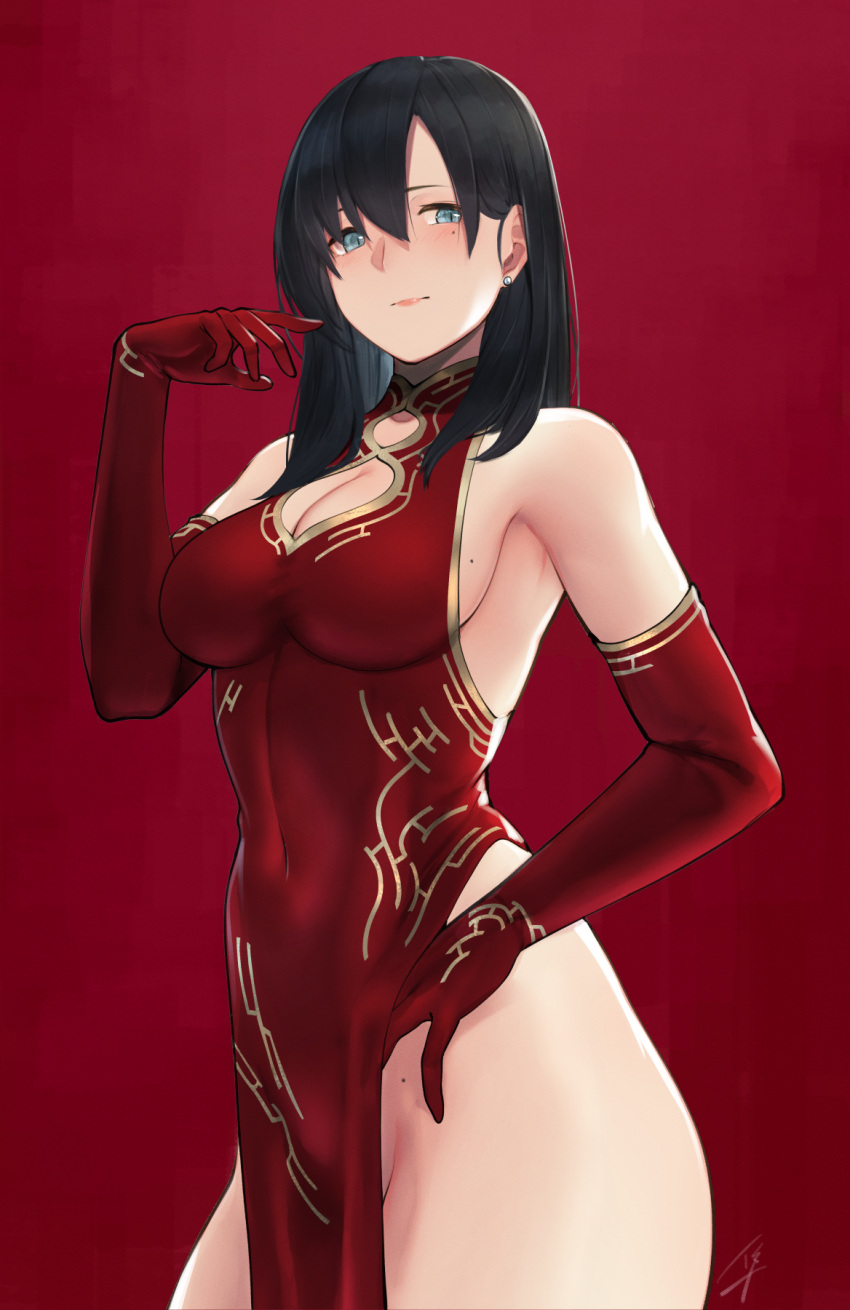 1girl, armpits, bare_shoulders, black_hair, blue_eyes, breasts, china_dress, chinese_clothes, commentary_request, covered_navel, cowboy_shot, dress, elbow_gloves, gloves, groin, hair_between_eyes, hayabusa, highleg, highleg_dress, highres, impossible_clothes, large_breasts, lips, long_hair, looking_at_viewer, mole, no_panties, original, pelvic_curtain, red_background, red_dress, red_gloves, side_slit, signature, simple_background, slit_pupils, solo, standing, thighs
