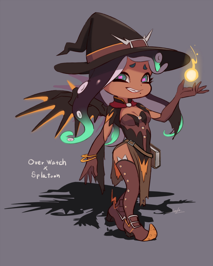 1girl, artist_name, belt, black_dress, black_gloves, black_hair, black_skin, black_wings, book, bracelet, breasts, brown_footwear, cephalopod_eyes, cleavage, cleavage_cutout, commentary, copyright_name, cosplay, coula_cat, demon_wings, dress, elbow_gloves, energy_ball, gloves, gradient_hair, green_hair, grey_background, grin, hat, highres, holding, iida_(splatoon), jewelry, long_hair, looking_at_viewer, magic, makeup, mascara, medium_breasts, medium_dress, mercy_(overwatch), mercy_(overwatch)_(cosplay), mole, mole_under_mouth, multicolored_hair, octarian, over_shoulder, overwatch, pink_pupils, pointy_shoes, shadow, sharp_teeth, shoes, short_sleeves, side_slit, signature, smile, solo, splatoon, splatoon_(series), splatoon_2, standing, suction_cups, teeth, tentacle_hair, thigh-highs, wings, witch_hat